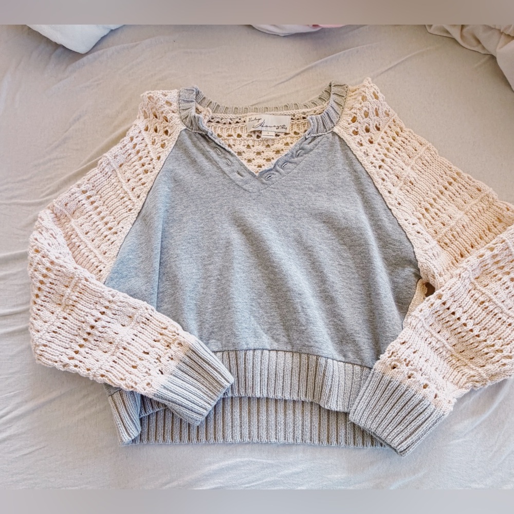 Vintage Havana Gray Body Cream Crochet Raglan V-Neck Sweater